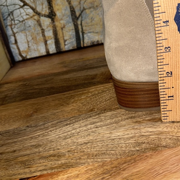 Marc Fisher Yale Chelsea gray suede boots size 8.5 Preowned excellent condition - Picture 8 of 9